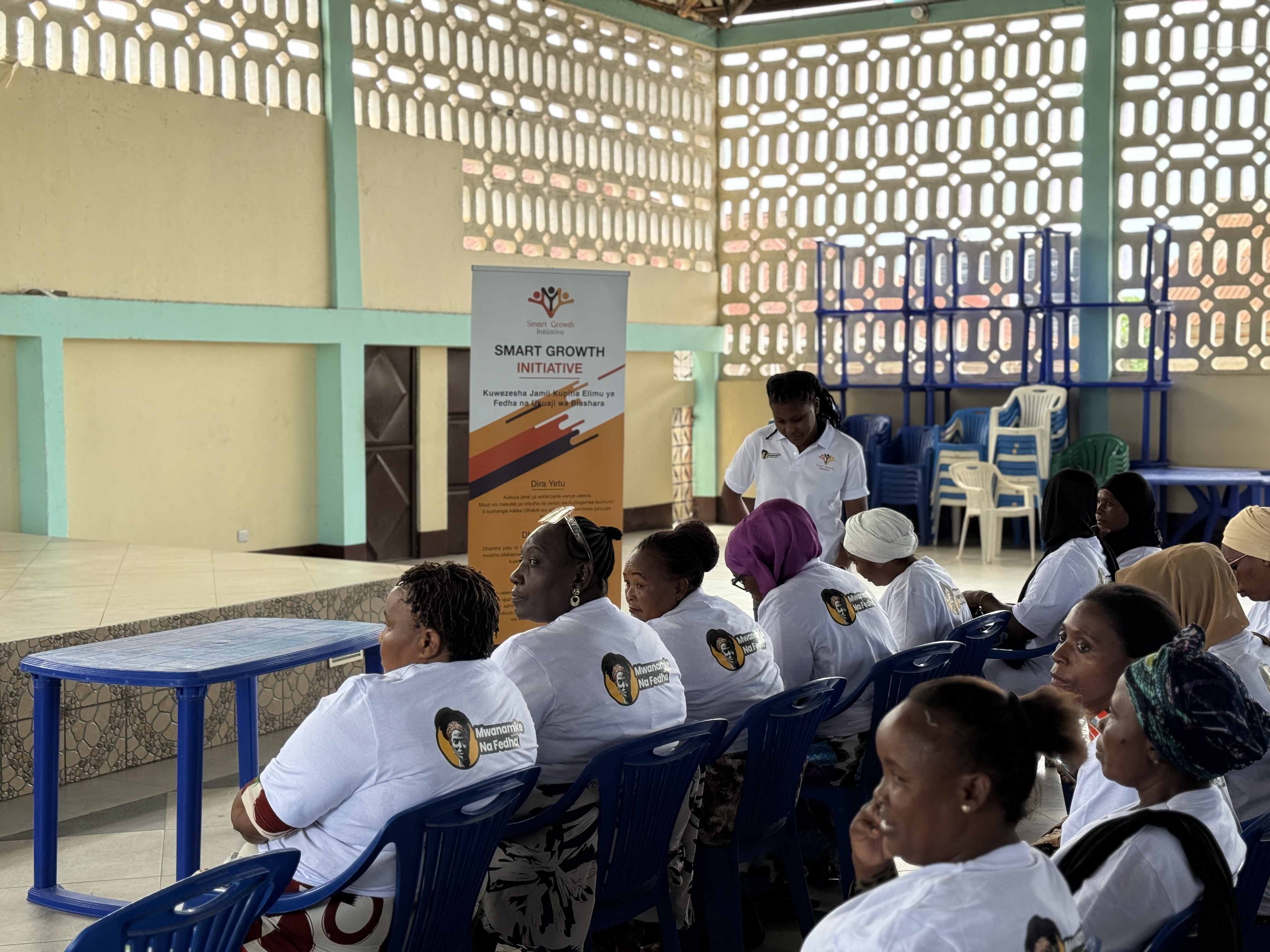 Gallery Image for Mwanamke na Fedha - Majohe