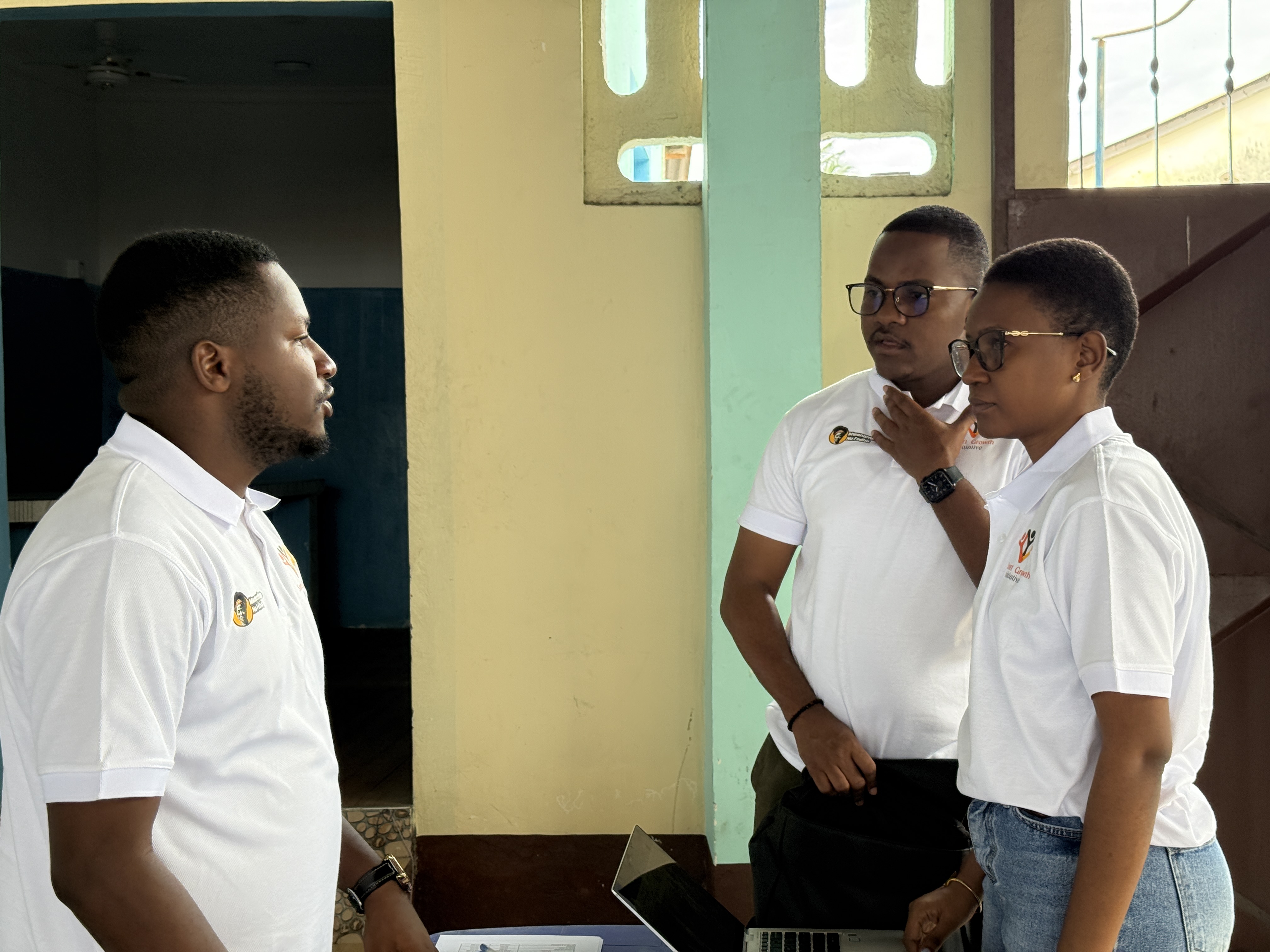 Gallery Image for Mwanamke na Fedha - Majohe