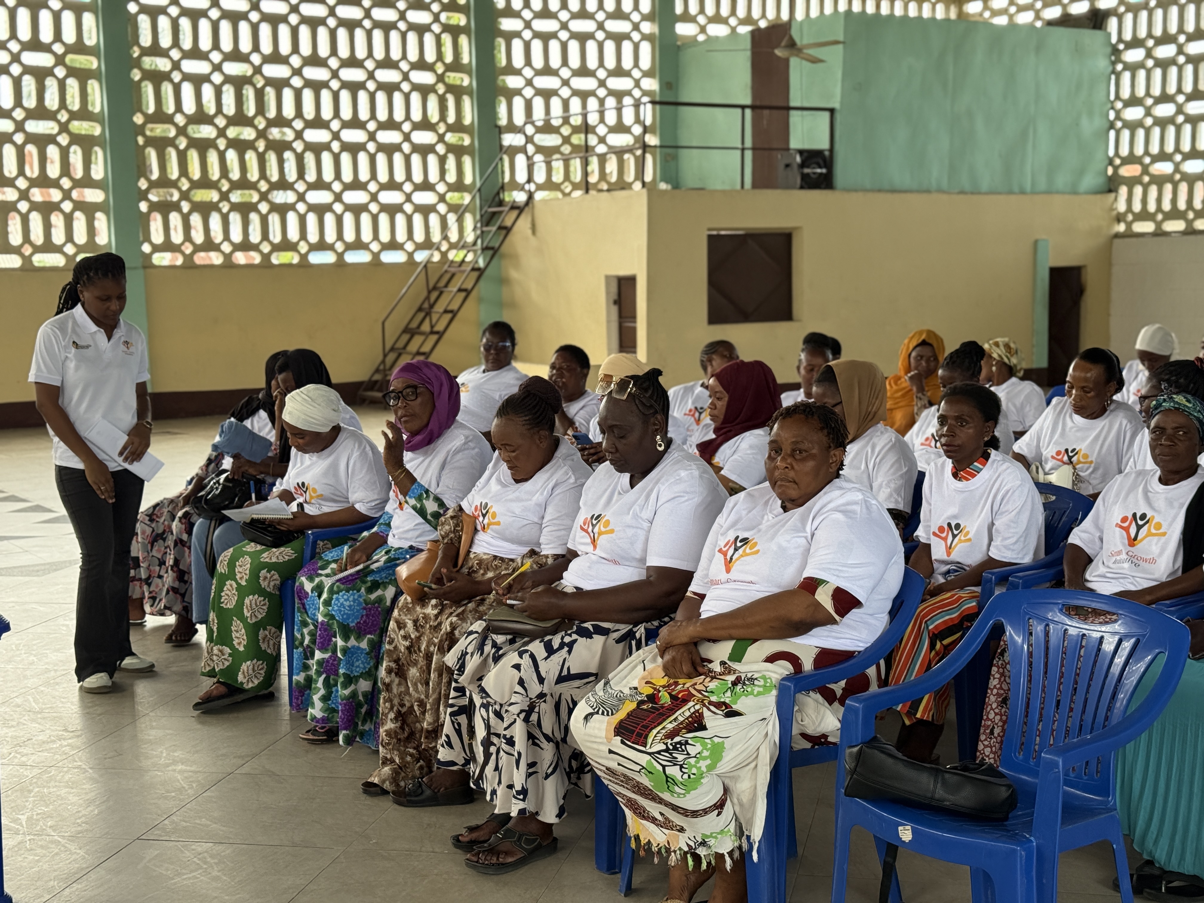 Gallery Image for Mwanamke na Fedha - Majohe