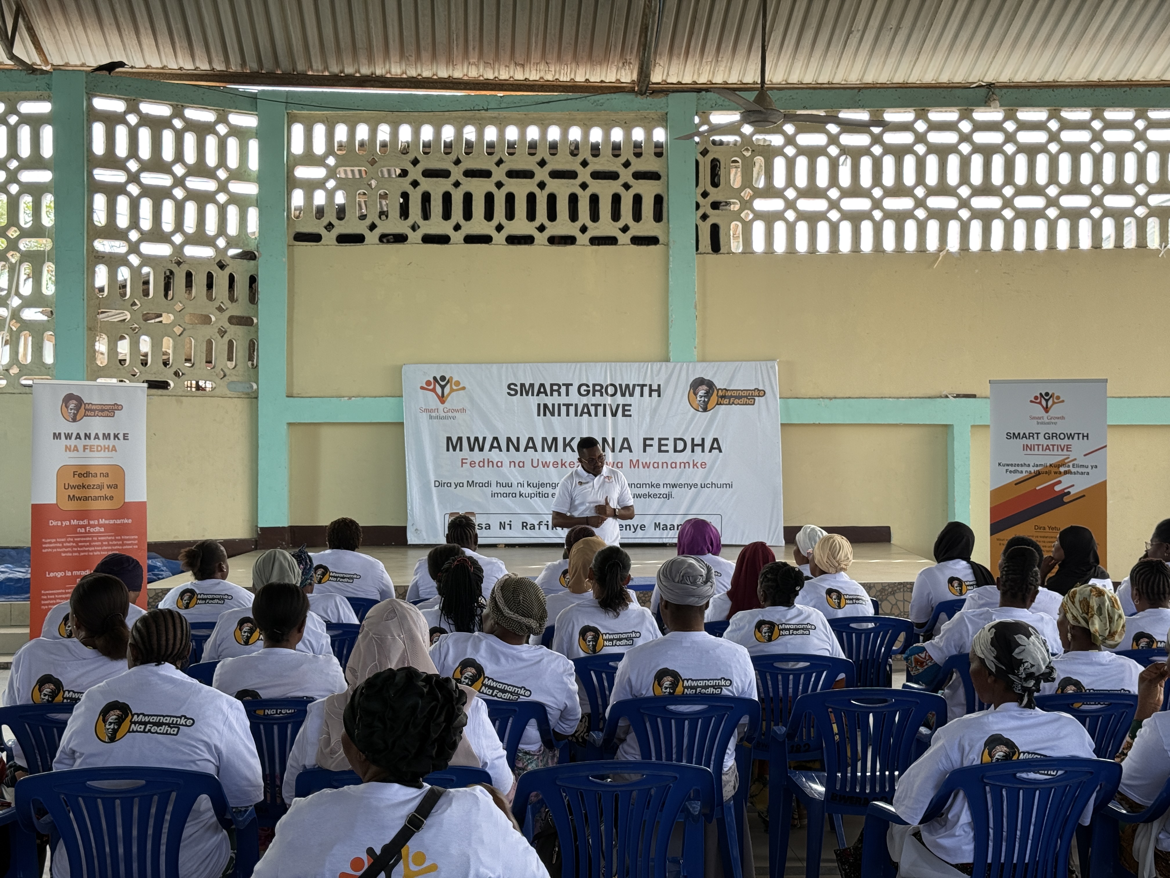 Gallery Image for Mwanamke na Fedha - Majohe