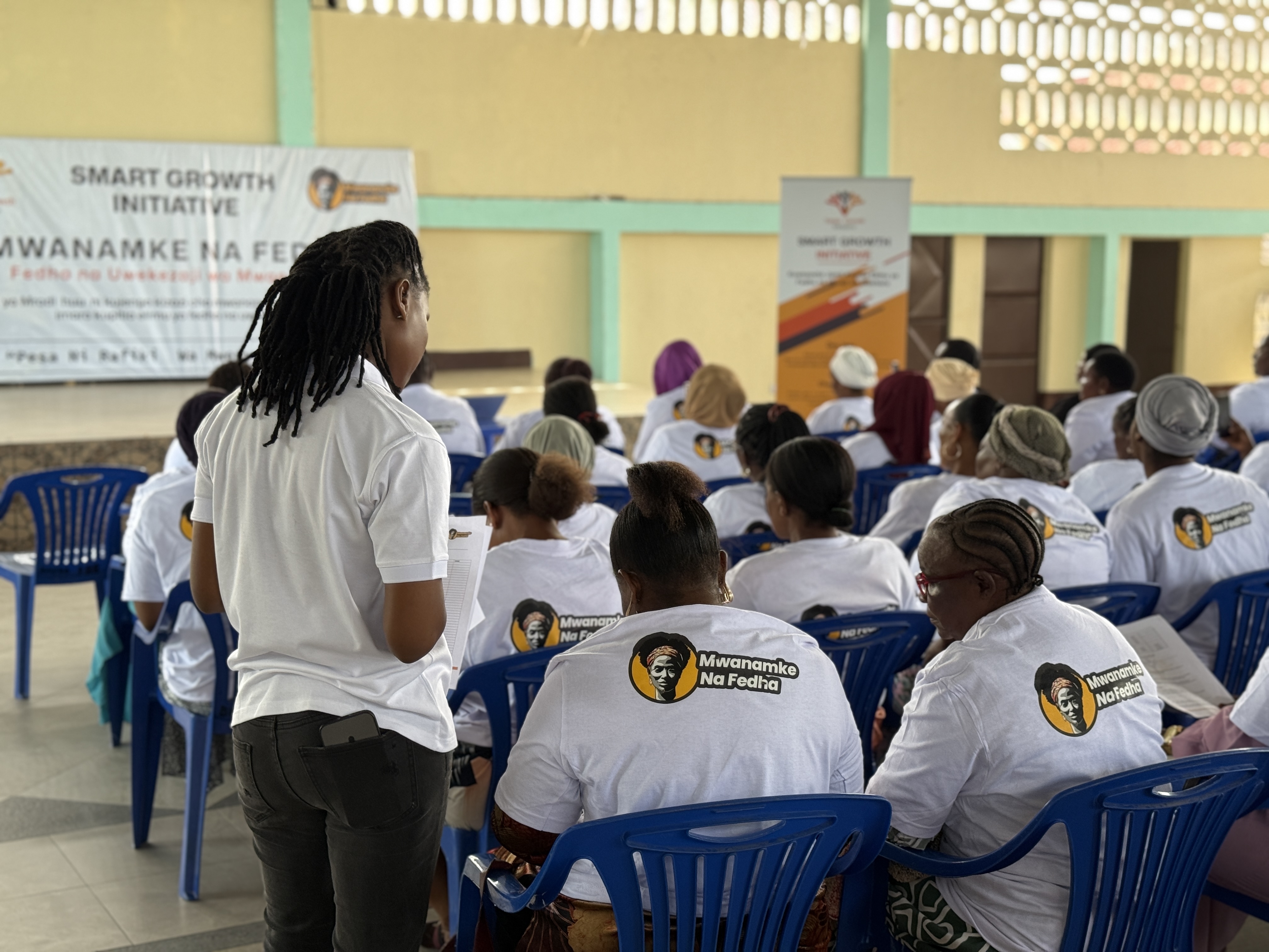 Gallery Image for Mwanamke na Fedha - Majohe