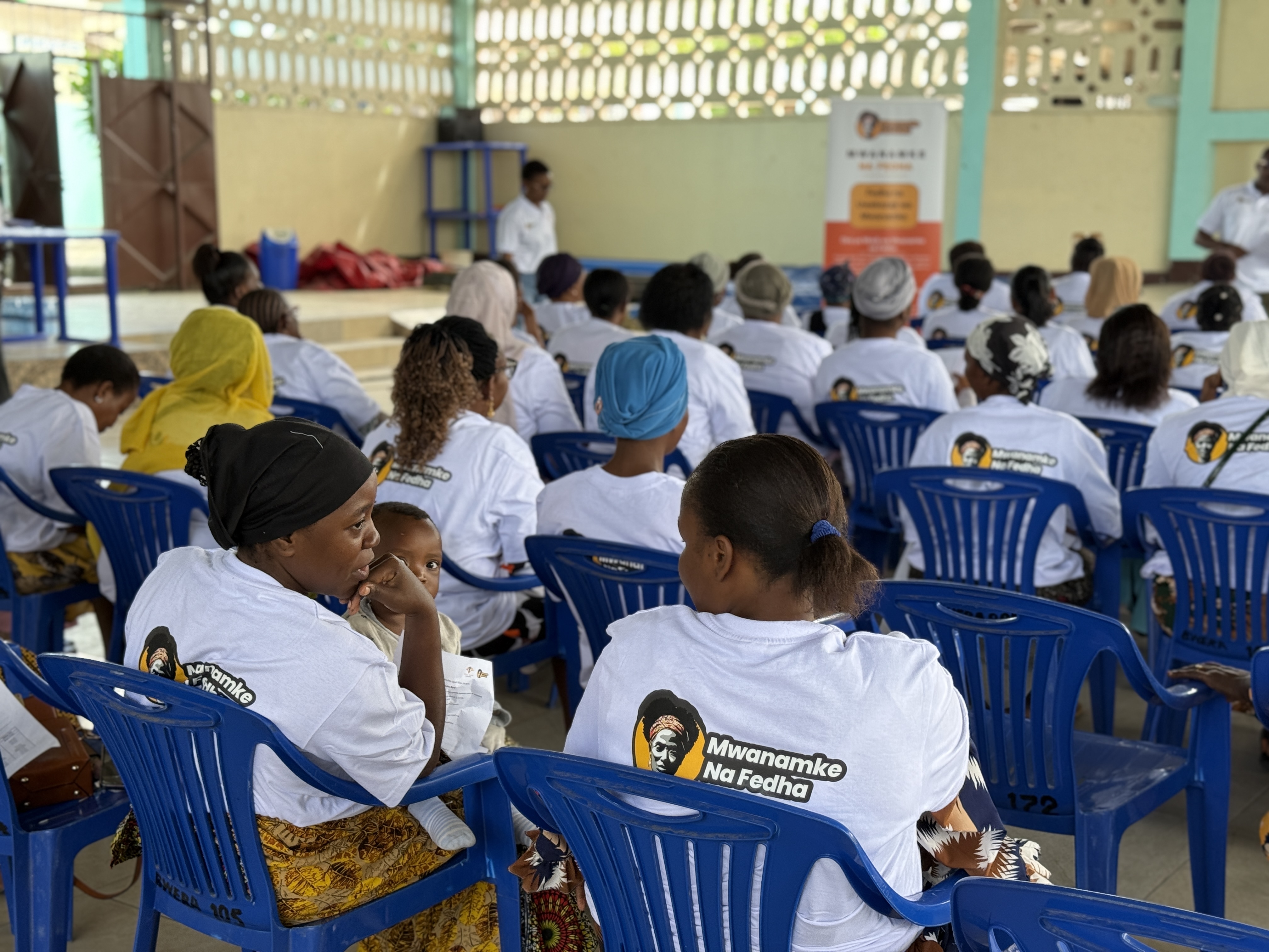 Gallery Image for Mwanamke na Fedha - Majohe