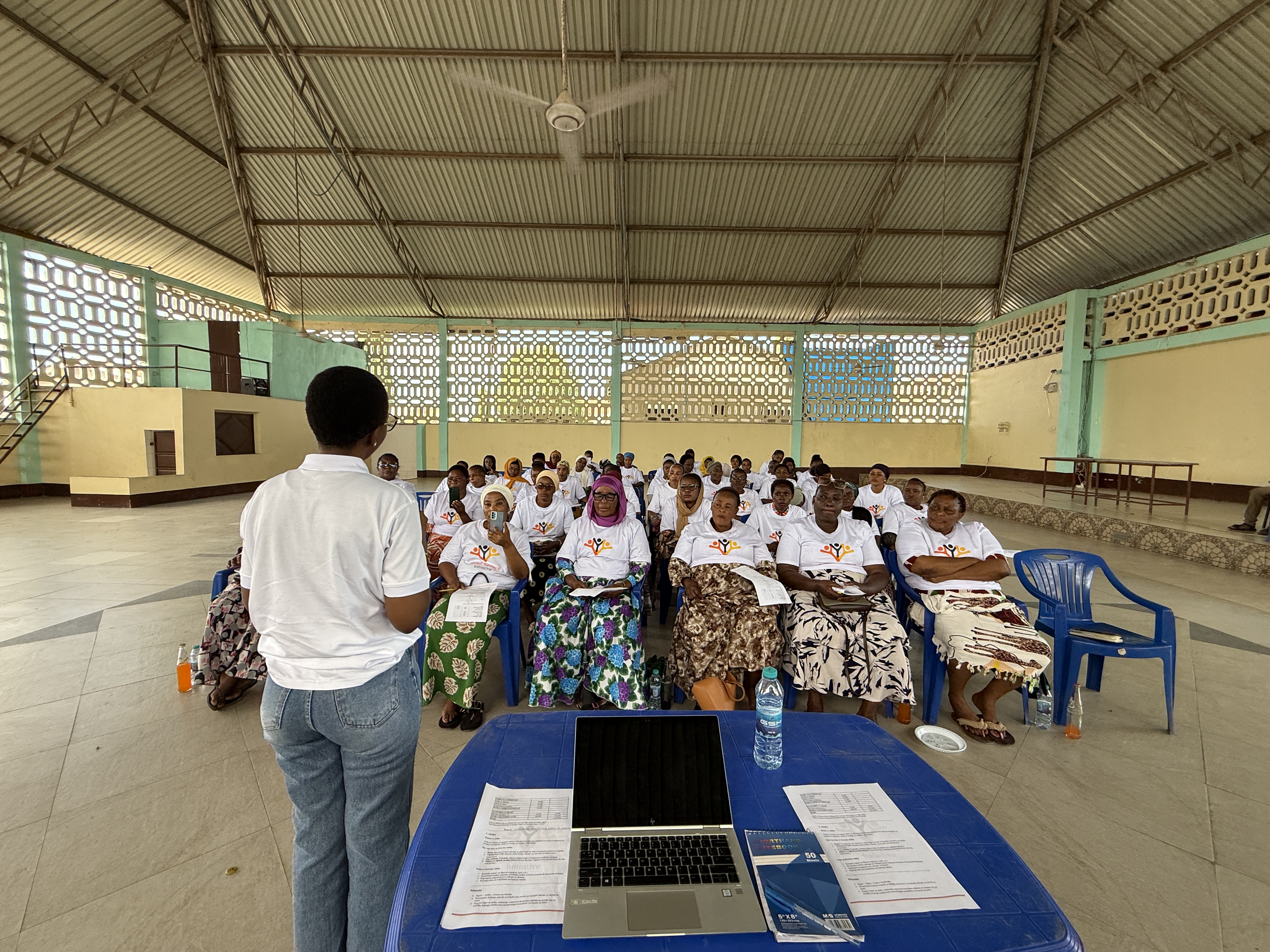 Gallery Image for Mwanamke na Fedha - Majohe